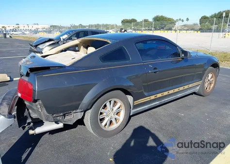 2008 Ford Mustang V6 Deluxe/V6 Premium z USA, uszkodzony, nr VIN 1ZVHT80N885162474